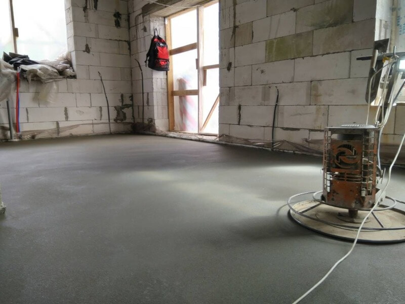 Машинная полусухая стяжка пола